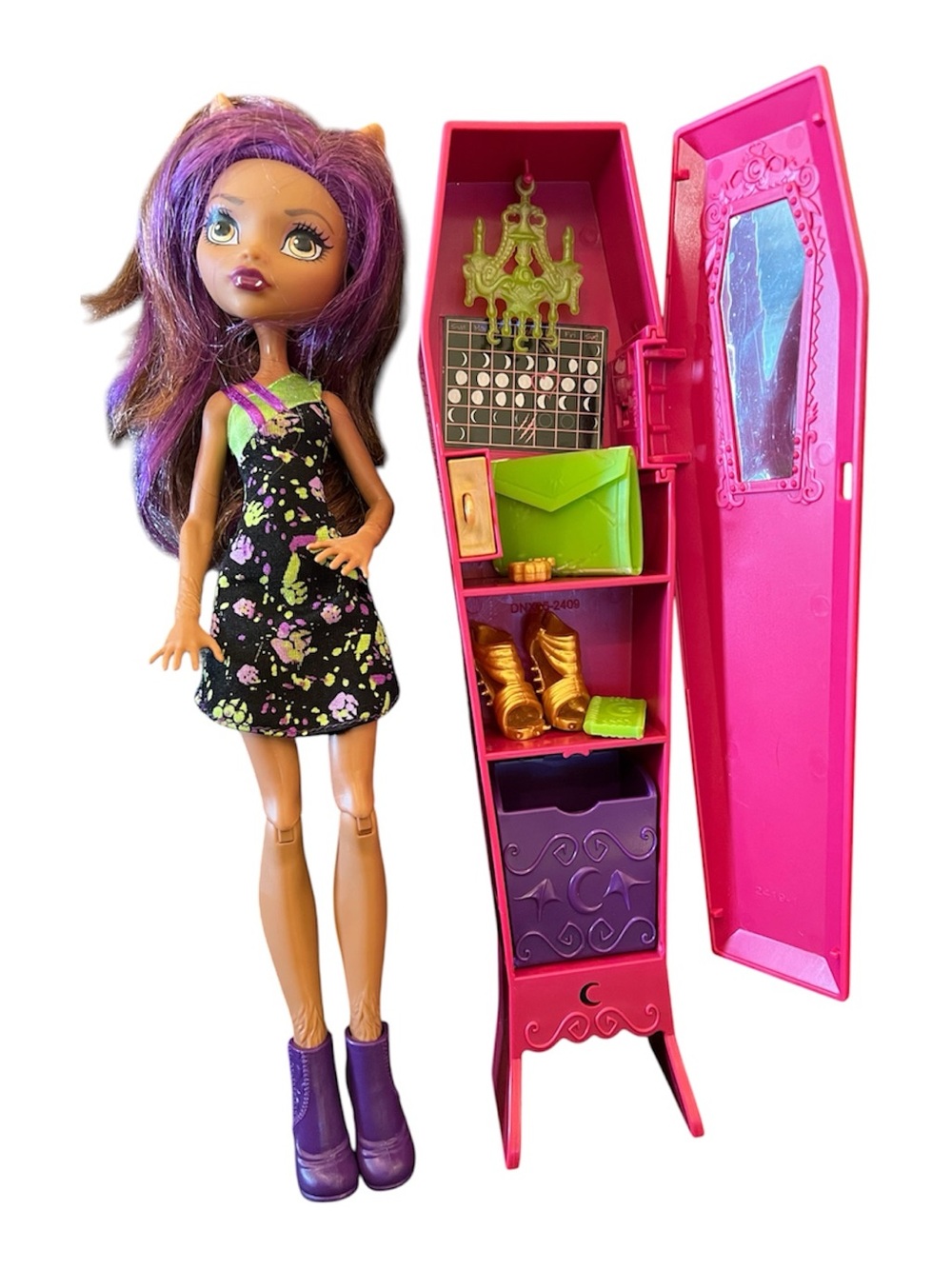 Monster high Caden wolf doll and ghoul La La locker play set
Complete